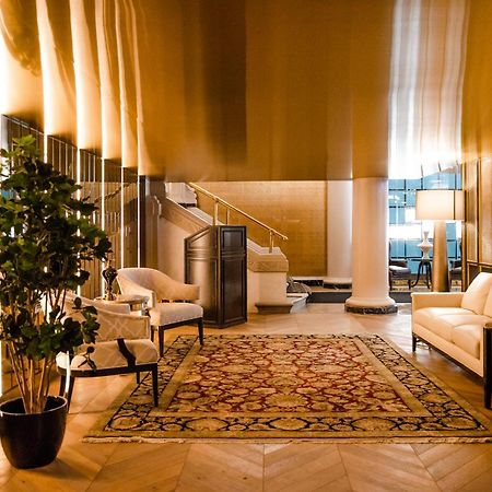 โรงแรมเบิร์ค มอนทรีออล มอนทรีอัล ภายนอก รูปภาพ The lobby of the hotel