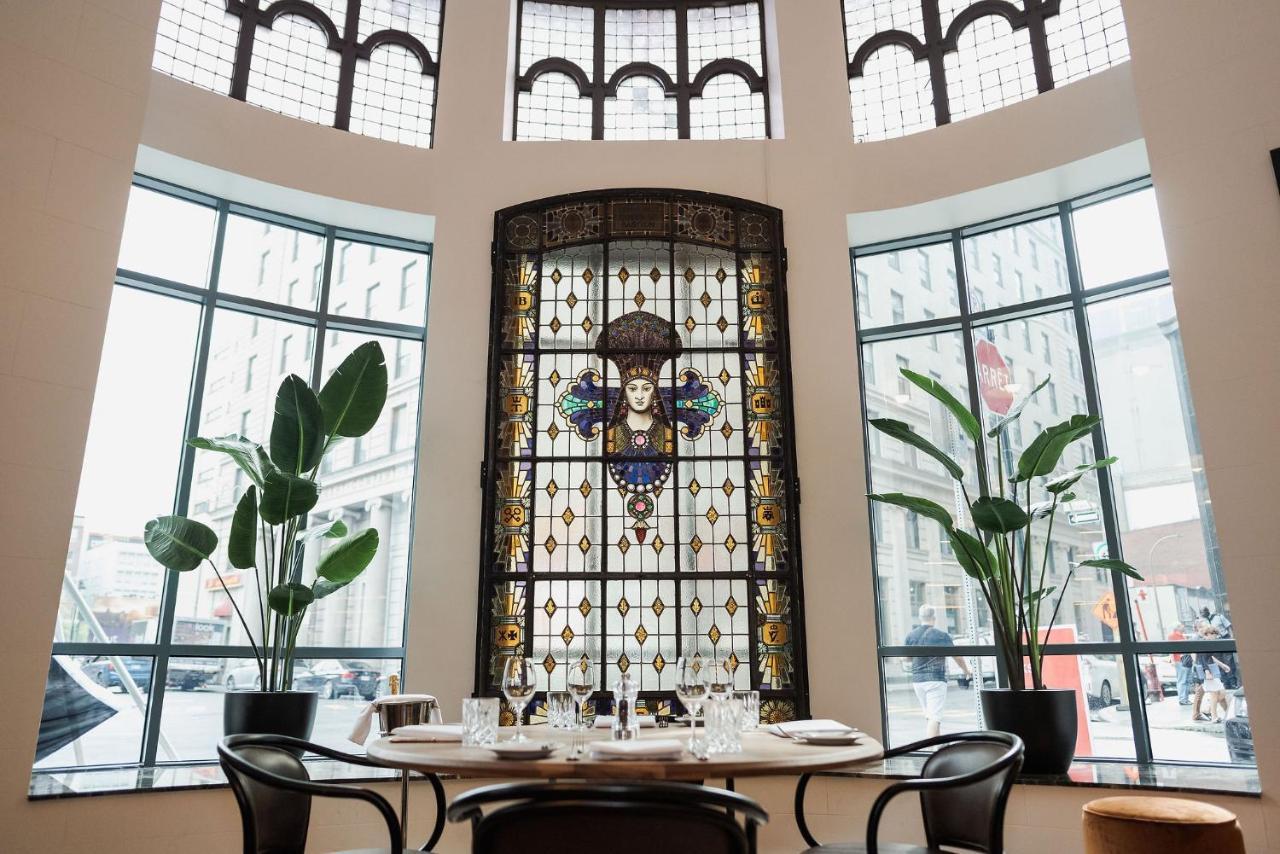 โรงแรมเบิร์ค มอนทรีออล มอนทรีอัล ภายนอก รูปภาพ The interior of the restaurant