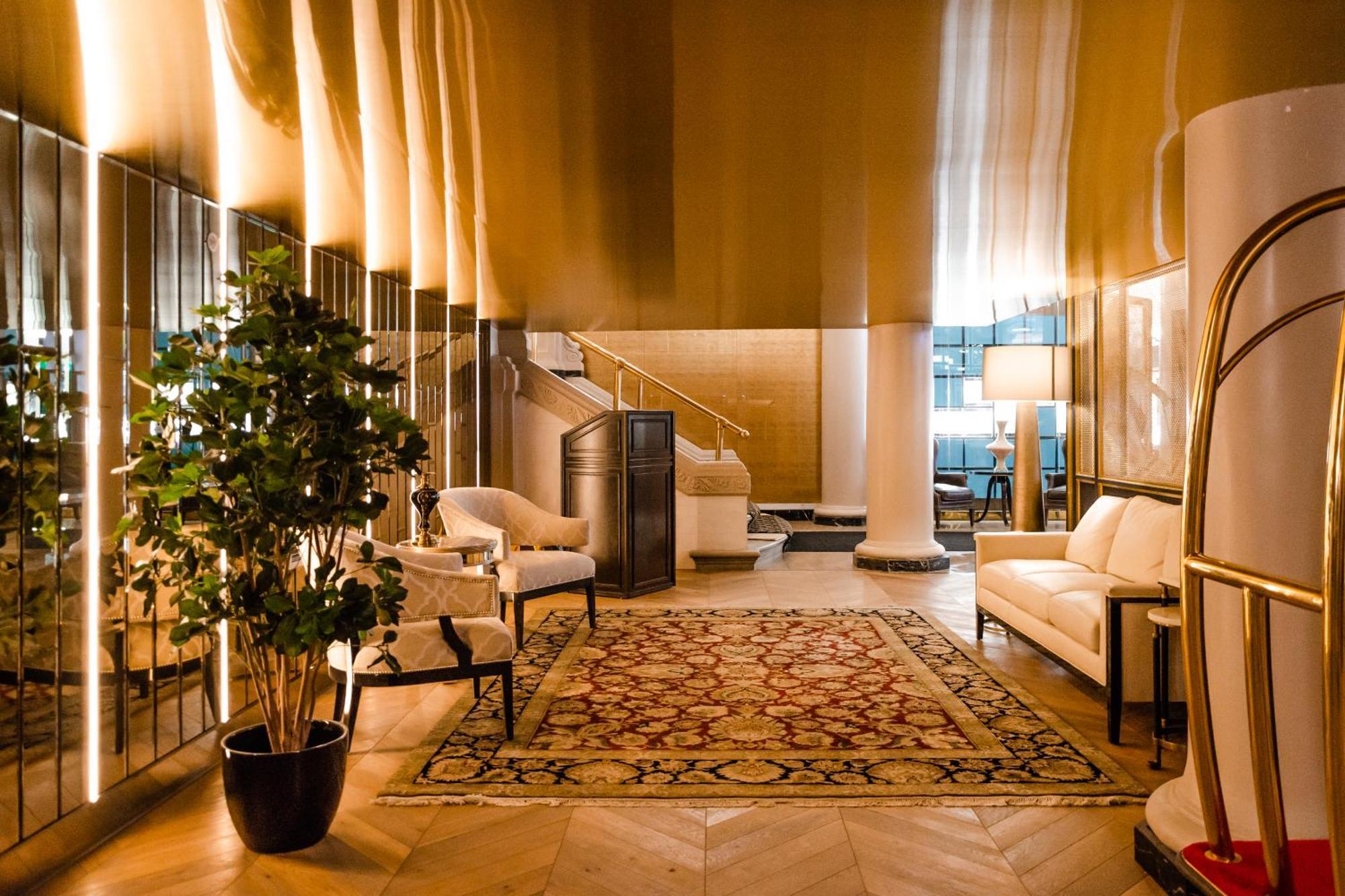 โรงแรมเบิร์ค มอนทรีออล มอนทรีอัล ภายนอก รูปภาพ The lobby of the hotel