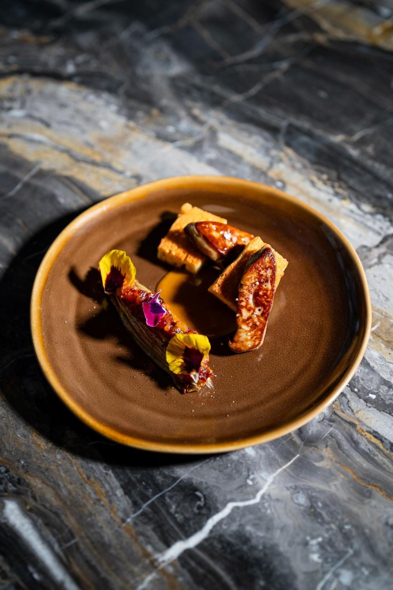 โรงแรมเบิร์ค มอนทรีออล มอนทรีอัล ภายนอก รูปภาพ A dish at the restaurant