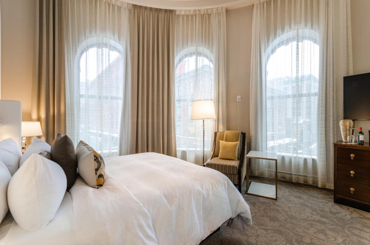 โรงแรมเบิร์ค มอนทรีออล มอนทรีอัล ภายนอก รูปภาพ A bedroom at the hotel