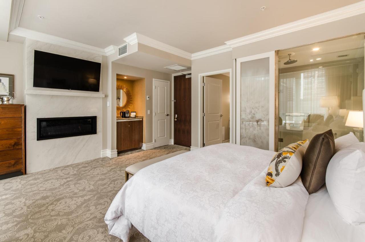 โรงแรมเบิร์ค มอนทรีออล มอนทรีอัล ภายนอก รูปภาพ A bedroom at the Hotel