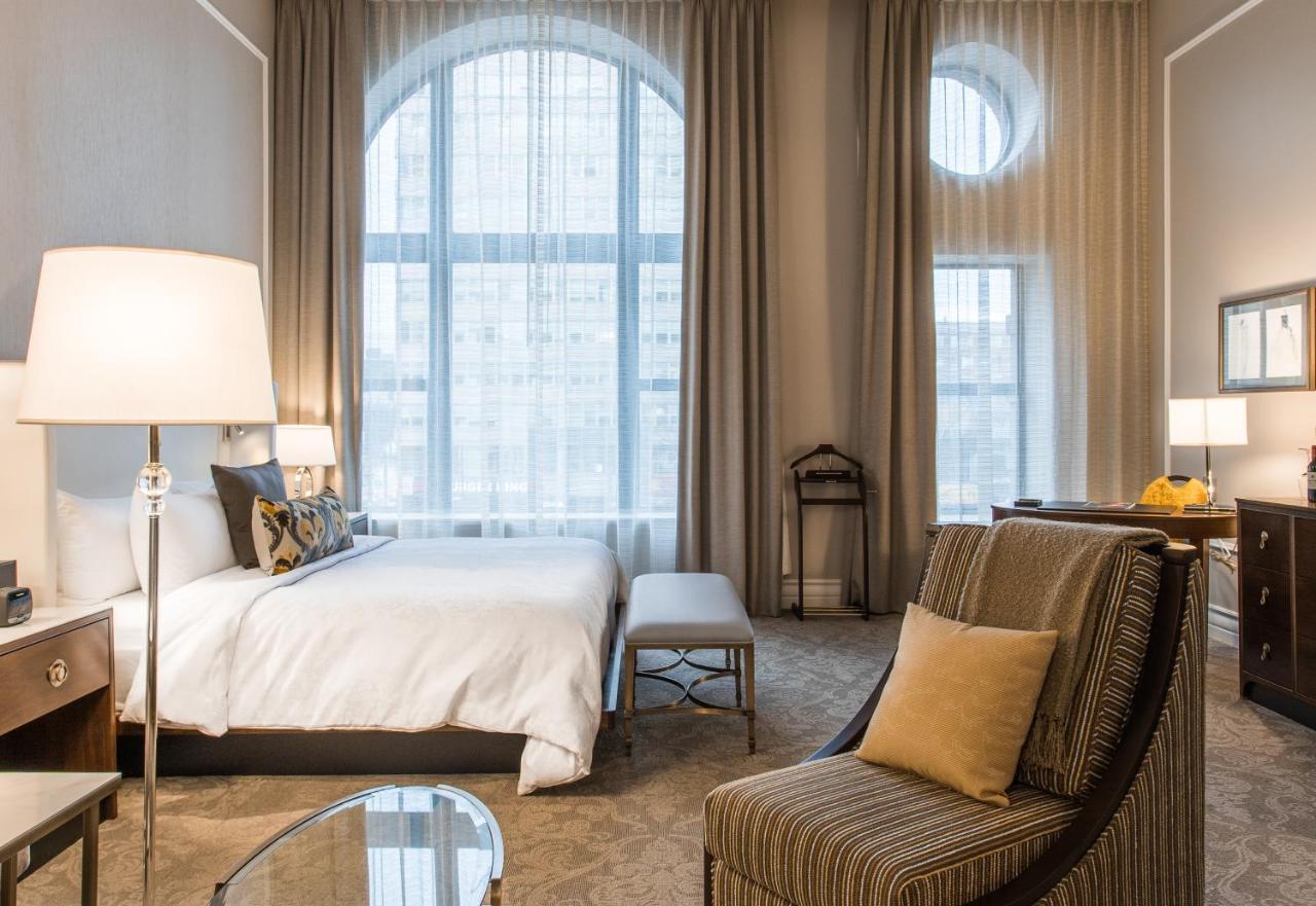 โรงแรมเบิร์ค มอนทรีออล มอนทรีอัล ภายนอก รูปภาพ A bedroom at the hotel