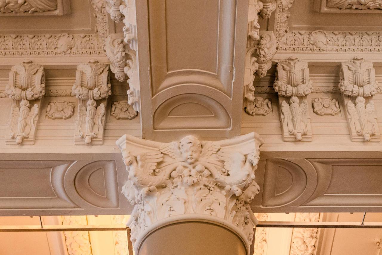โรงแรมเบิร์ค มอนทรีออล มอนทรีอัล ภายนอก รูปภาพ A corbel