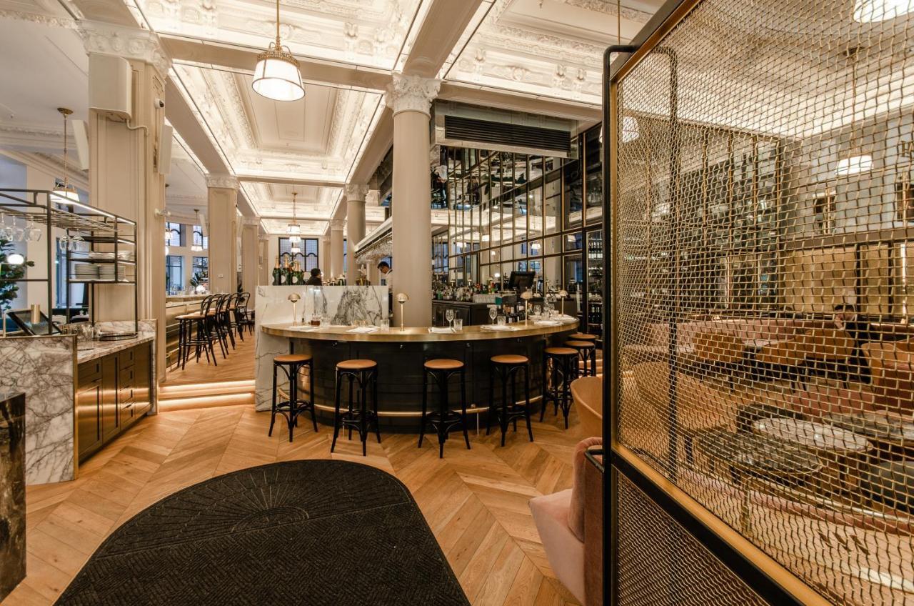 โรงแรมเบิร์ค มอนทรีออล มอนทรีอัล ภายนอก รูปภาพ The interior of the restaurant