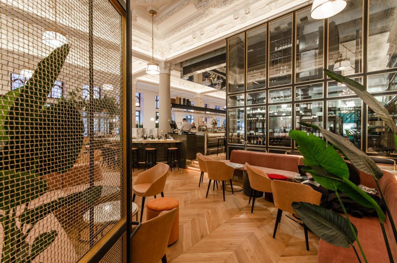 โรงแรมเบิร์ค มอนทรีออล มอนทรีอัล ภายนอก รูปภาพ The interior of the restaurant