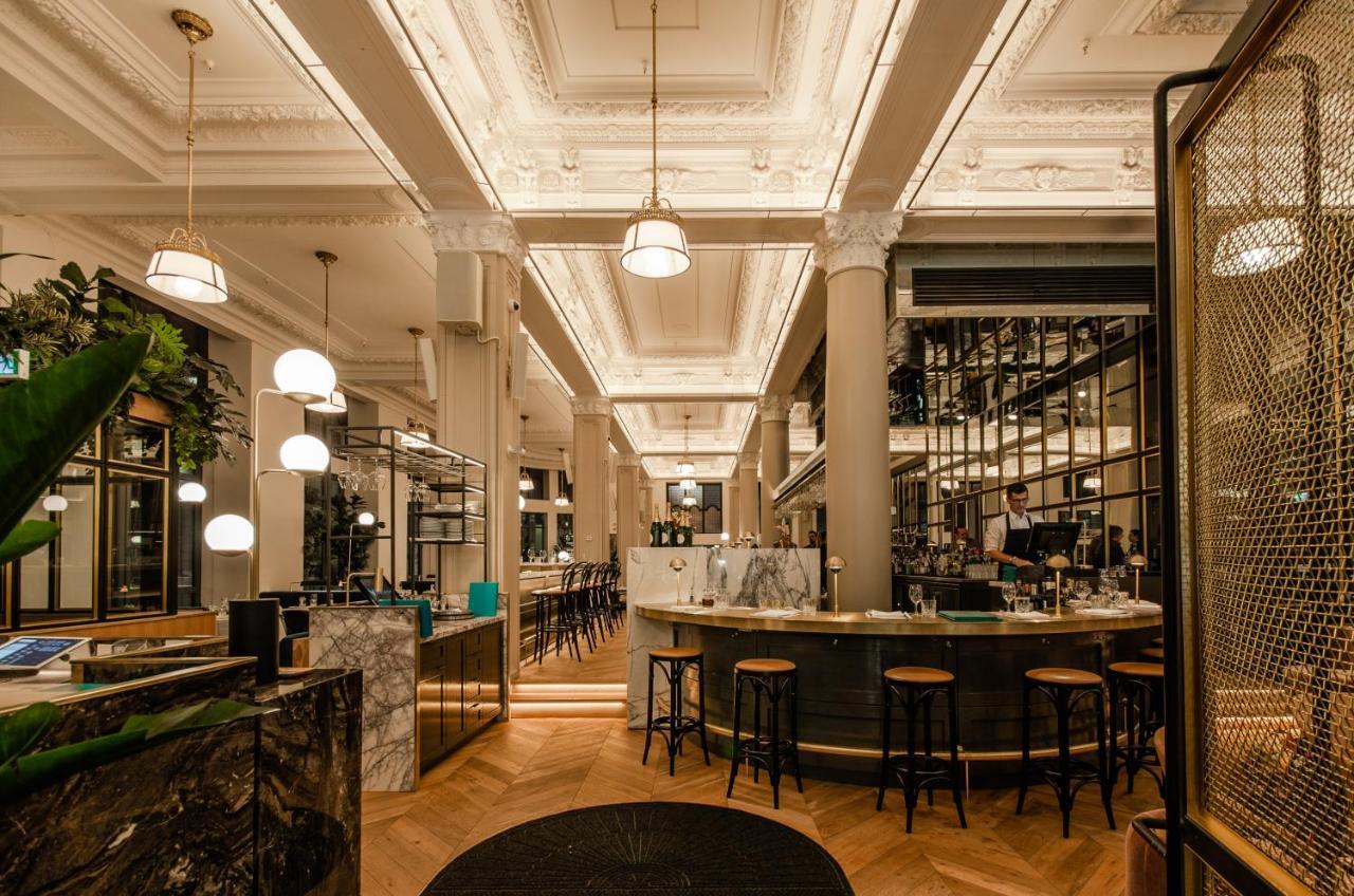 โรงแรมเบิร์ค มอนทรีออล มอนทรีอัล ภายนอก รูปภาพ The interior of the restaurant
