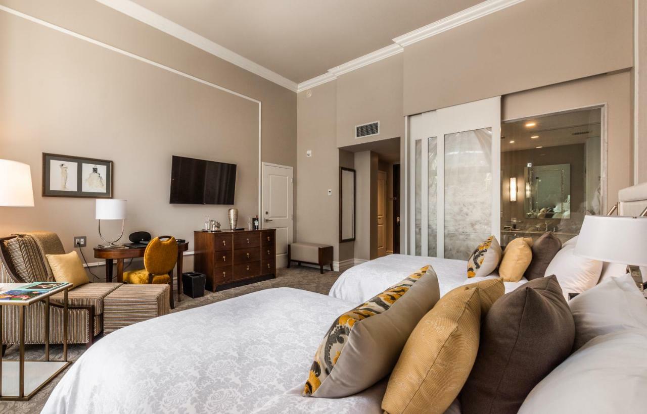 โรงแรมเบิร์ค มอนทรีออล มอนทรีอัล ภายนอก รูปภาพ A guest room at the hotel